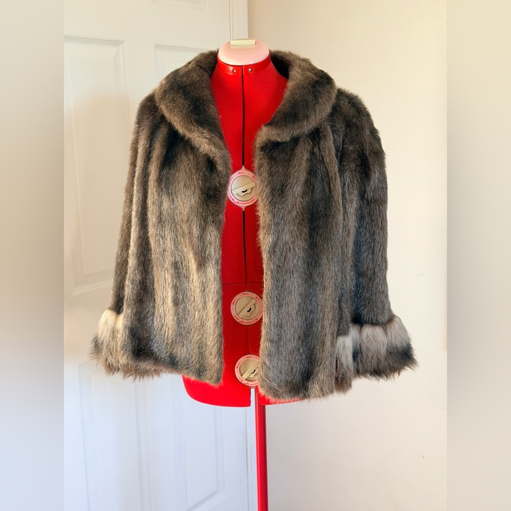 Vintage 1960s Regina Glenara by Glenoit Faux Fur Cape – Made in USA – Sears